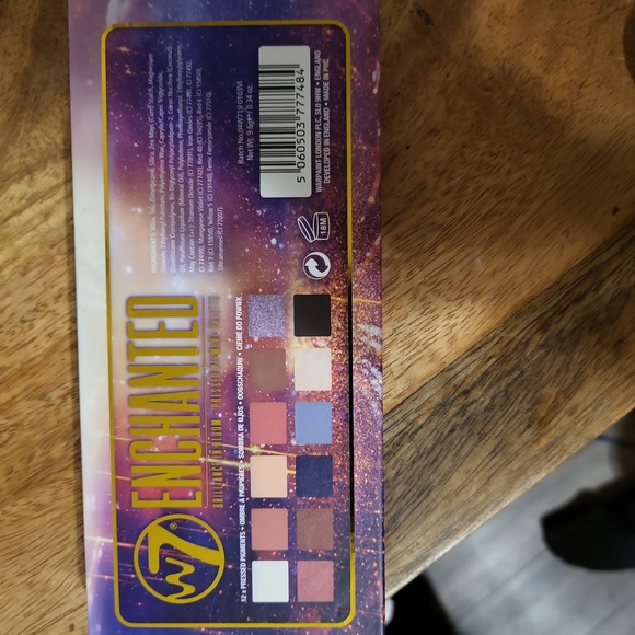 Eyeshadow - Picture 3 of 3